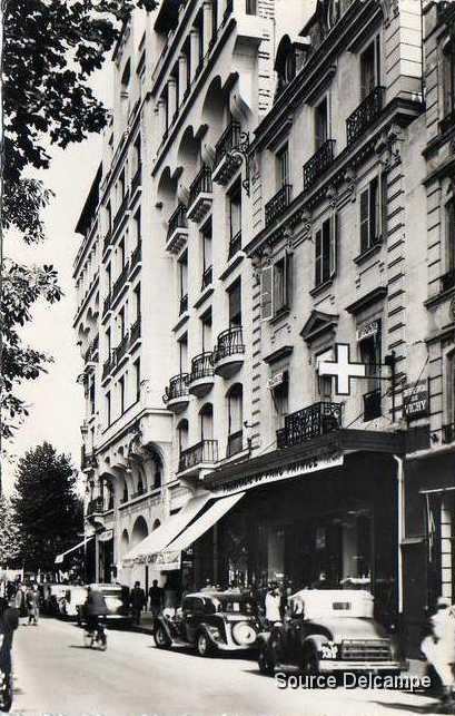 03 Vichy Rue du President Wilson Hotel Carlton.jpg